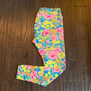 ⭐️ 2/$20 or 3/$25 Lularoe TC leggings floral